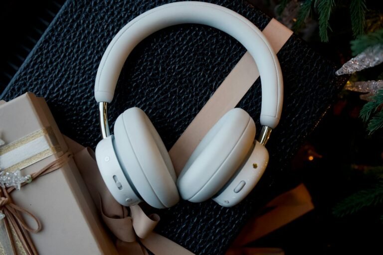 Wireless headphones as a budget tech gift idea under £25